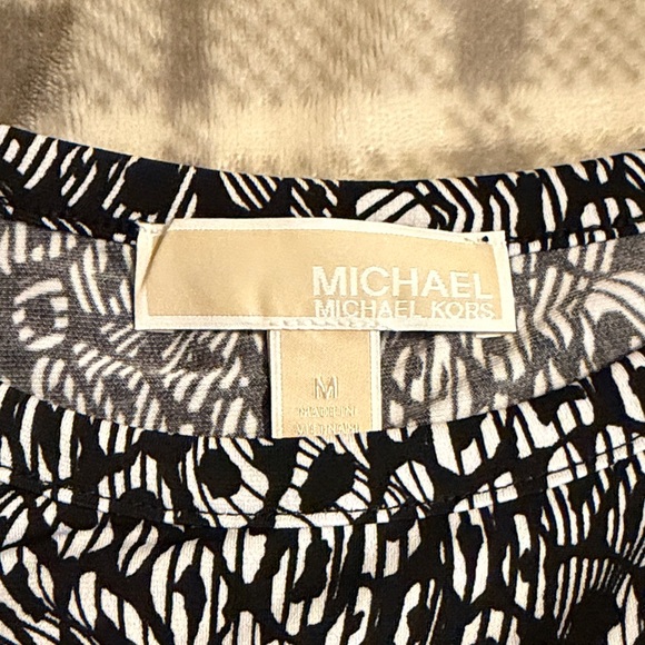 Michael Kors Black and White Patterned Top (Size M) - Picture 2 of 4